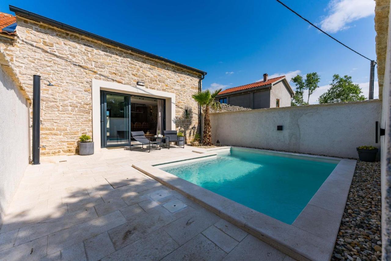 Villa Stone House With Pool Poeta Pridraga Exterior foto