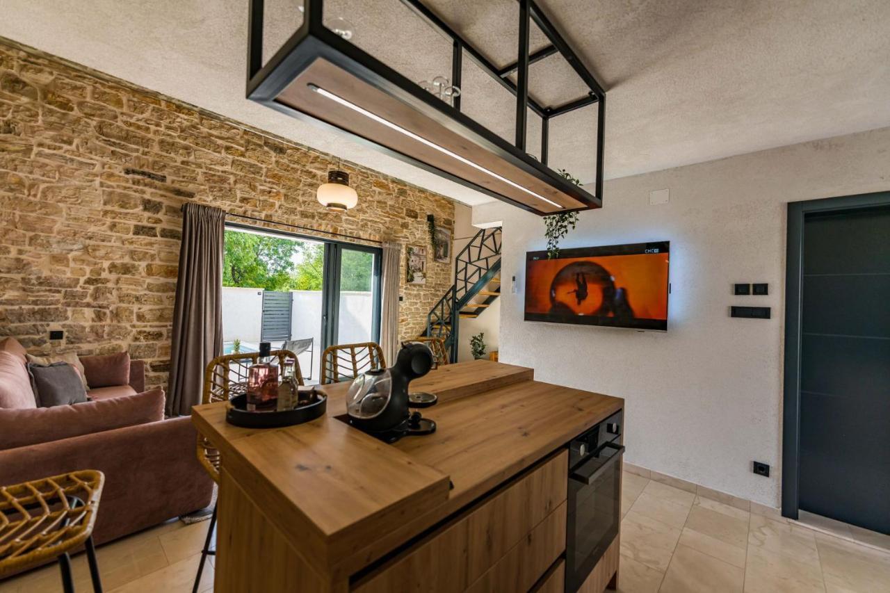 Villa Stone House With Pool Poeta Pridraga Exterior foto