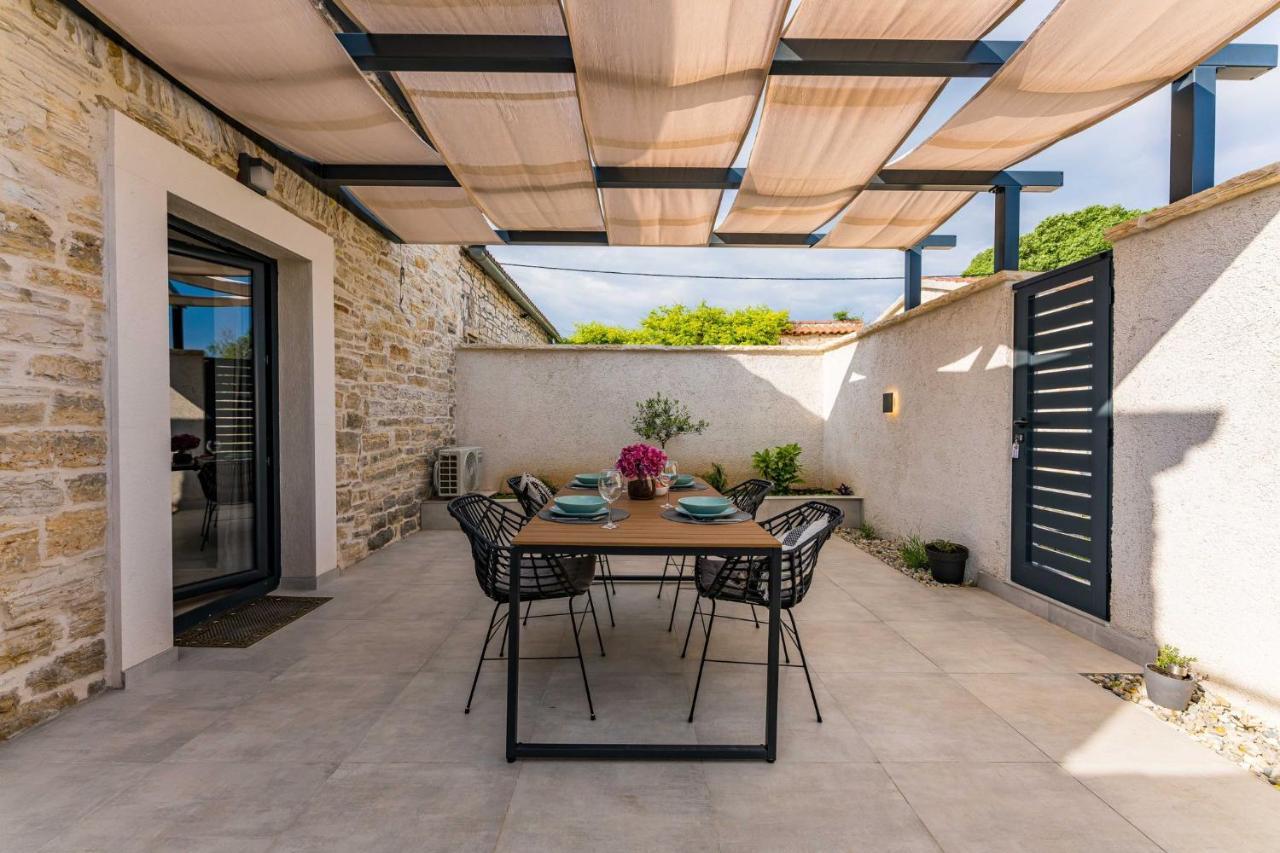 Villa Stone House With Pool Poeta Pridraga Exterior foto