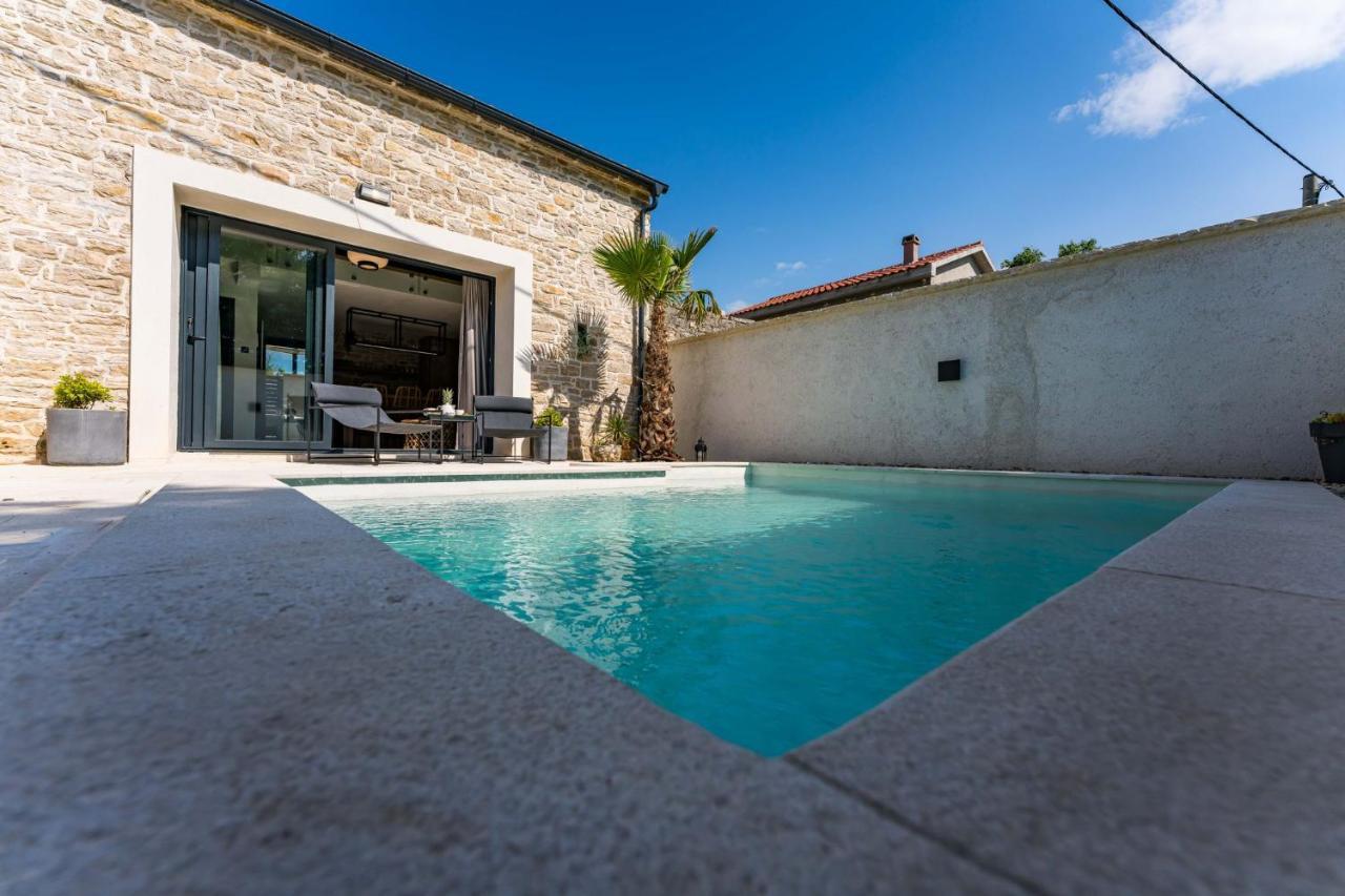 Villa Stone House With Pool Poeta Pridraga Exterior foto
