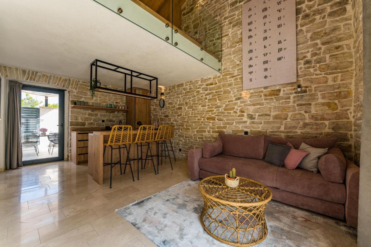 Villa Stone House With Pool Poeta Pridraga Exterior foto